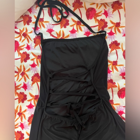 PRETTY LITTLE THINGS Strappy Back Flared Leg Jumpsuit - Picture 4 of 6